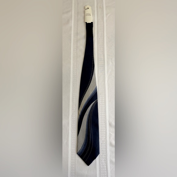 Brand new 100% silk tie - Picture 1 of 6